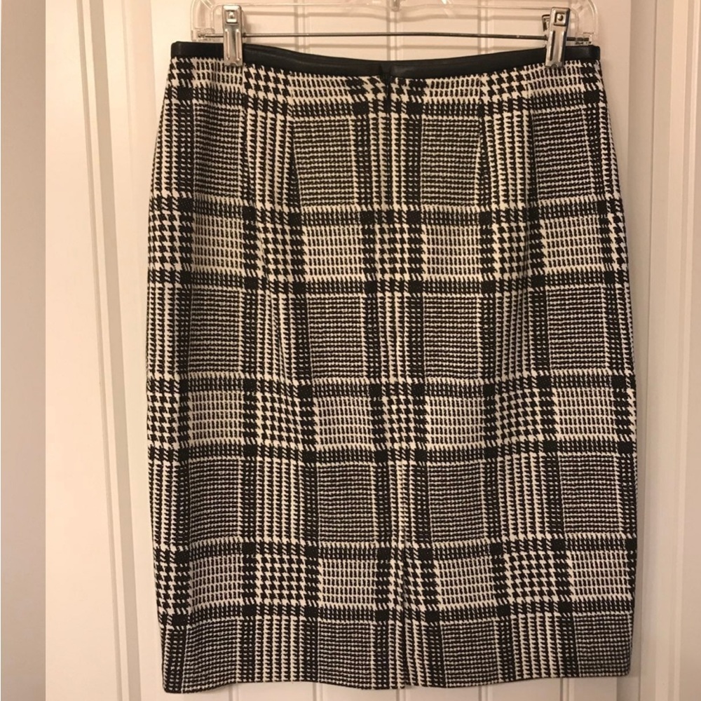 ✨🎄 HOLIDAY SALE ✨🎄 LIKE NEW Talbots Pencil Skirt size 4